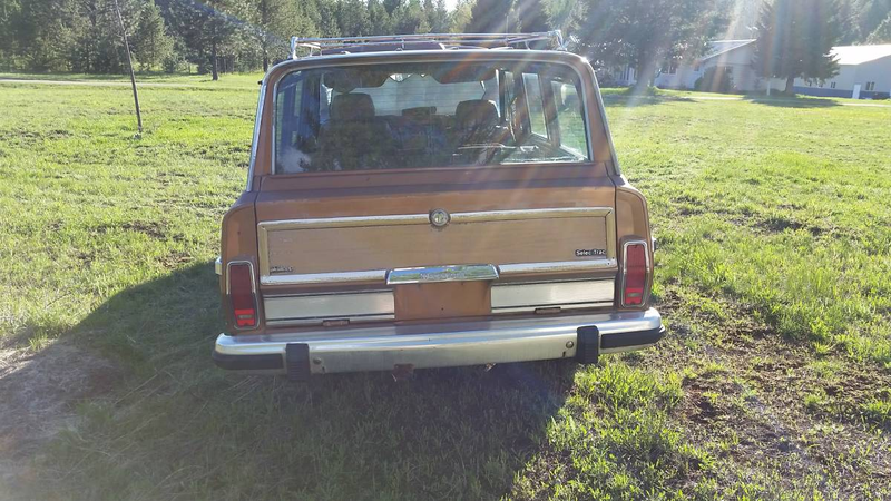 Illustration for article titled For $2,200, Would You Revive This 1985 Jeep Grand Wagoneer’s Faded Glory?